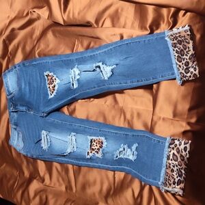 Jean cheetah trimmed capris